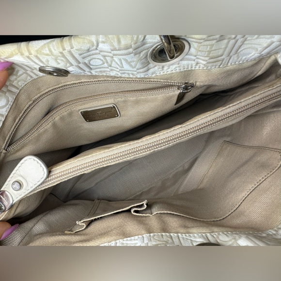 Salvatore Ferragamo Cream Leather-Trimmed Logo Jacquard Shoulder Bag - Picture 15 of 15